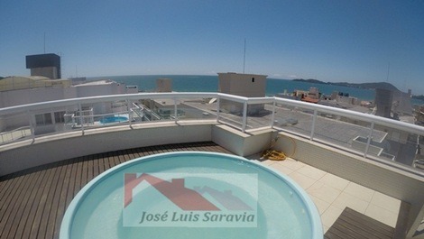 Espectacular ático con vista parcial al mar, con 3 suites, 5 baños!