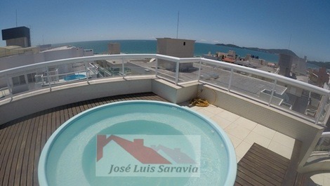 Espectacular ático con vista parcial al mar, con 3 suites, 5 baños!