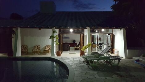 Belíssima casa à 100 metros da praia de Barequeçaba em São Sebastião