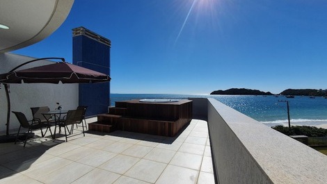 Cobertura duplex, de frente para o mar, na Praia de Bombinhas!