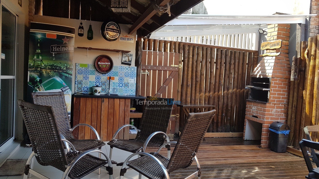 Casa para alquiler de vacaciones em Bertioga (Condominio Morada da Praia)