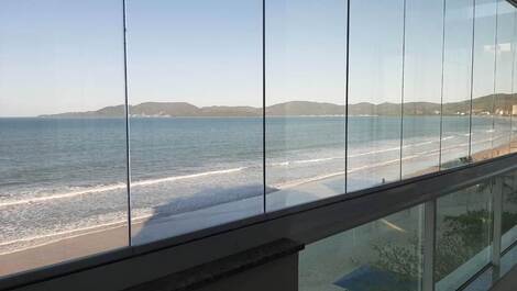 Apartamento 04 suítes de frente para o mar