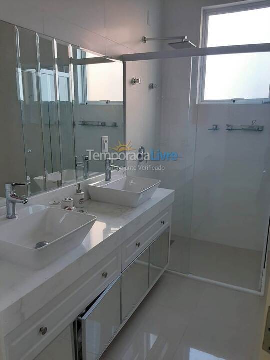 Apartamento para aluguel de temporada em Itapema (Meia Praia)