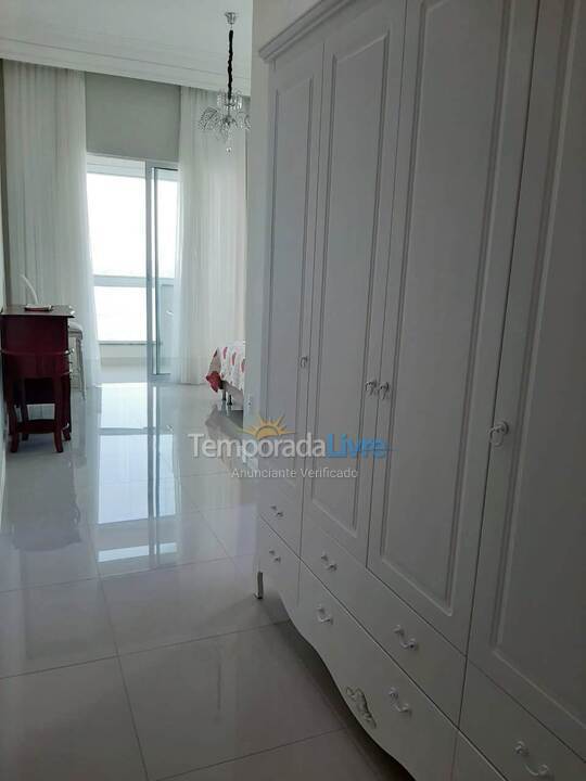 Apartamento para aluguel de temporada em Itapema (Meia Praia)