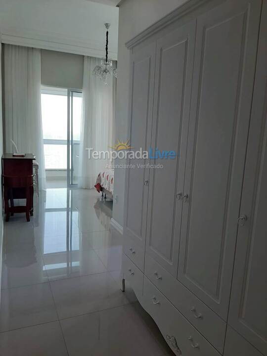 Apartamento para aluguel de temporada em Itapema (Meia Praia)