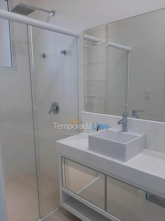 Apartamento para aluguel de temporada em Itapema (Meia Praia)