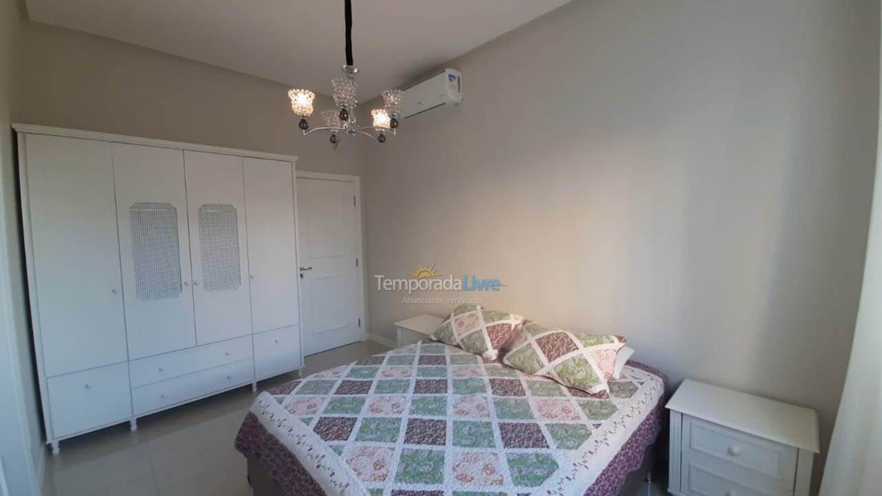 Apartamento para aluguel de temporada em Itapema (Meia Praia)