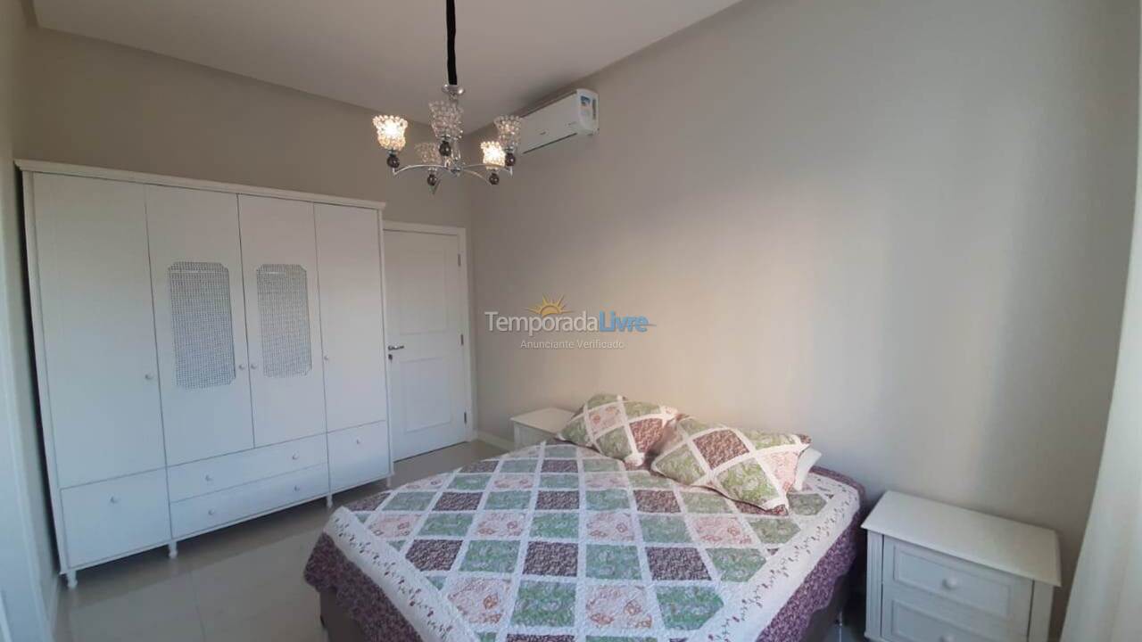 Apartamento para aluguel de temporada em Itapema (Meia Praia)