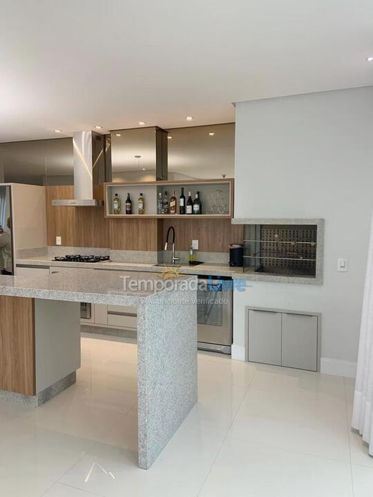 Apartment for vacation rental in Itapema (Meia Praia)