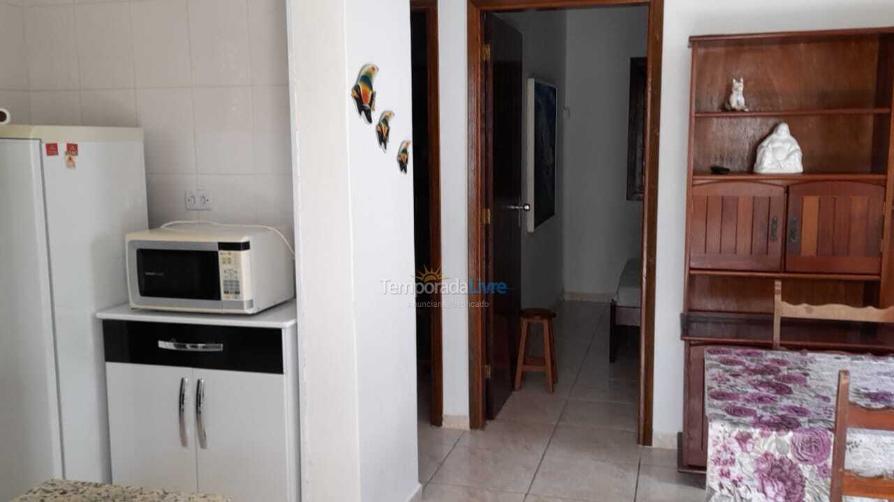 Apartamento para aluguel de temporada em Ubatuba (Praia das Toninhas)