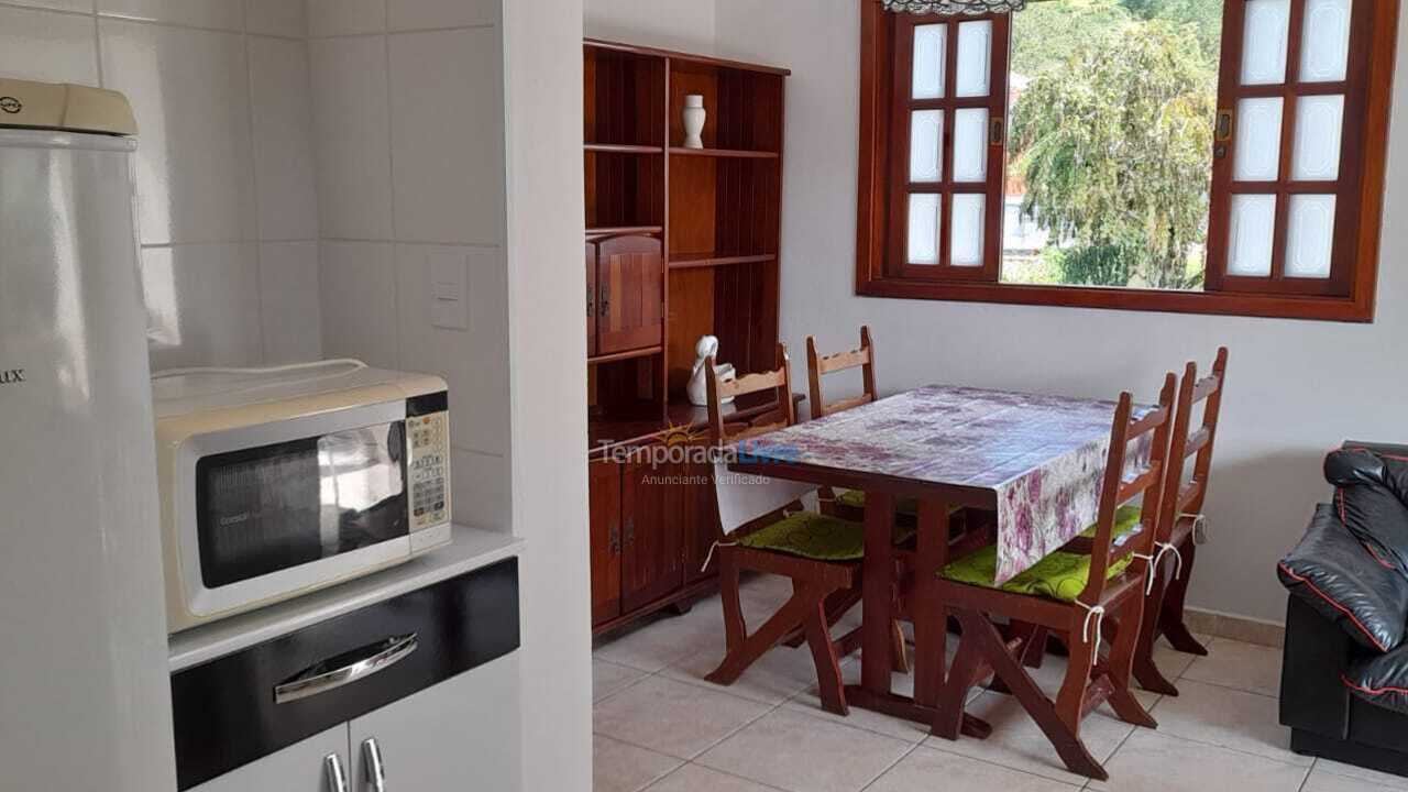 Apartamento para aluguel de temporada em Ubatuba (Praia das Toninhas)