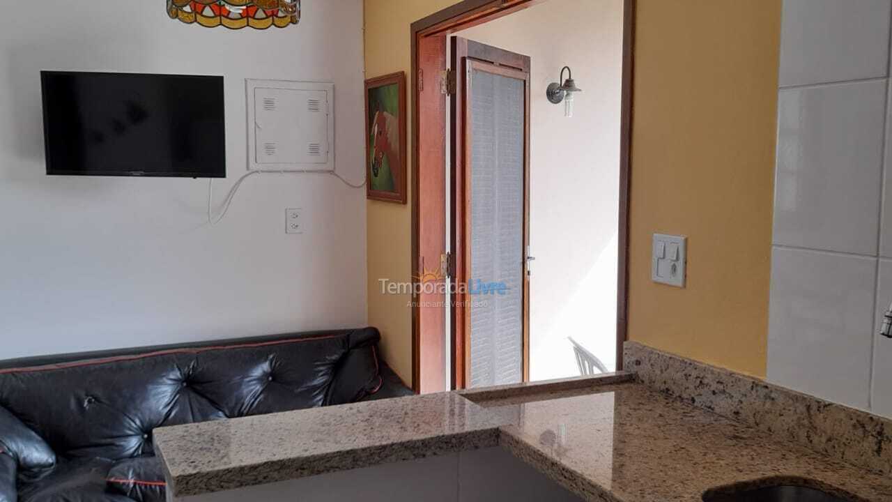 Apartamento para aluguel de temporada em Ubatuba (Praia das Toninhas)