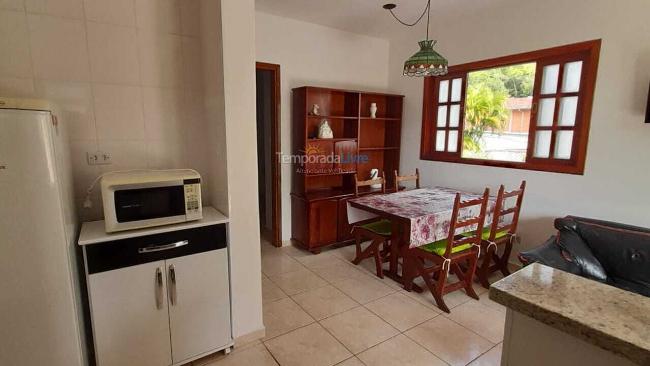 Apartamento para aluguel de temporada em Ubatuba (Praia das Toninhas)