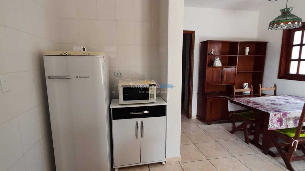 Apartamento para aluguel de temporada em Ubatuba (Praia das Toninhas)