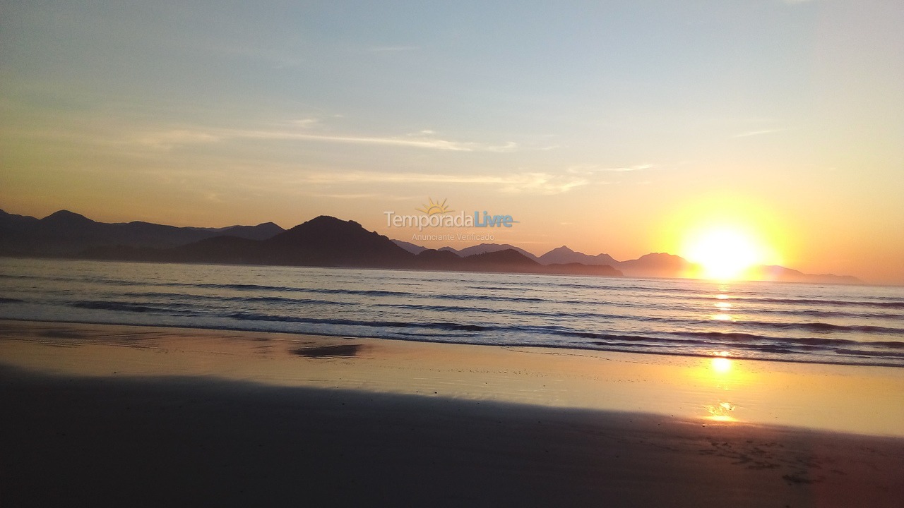 Apartamento para aluguel de temporada em Ubatuba (Praia das Toninhas)