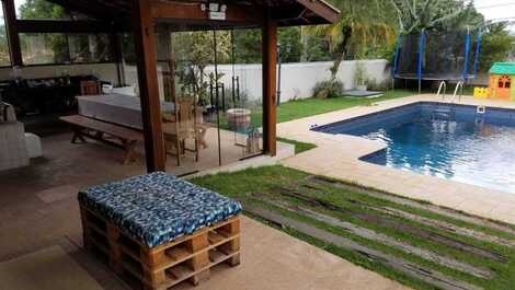 Ampla e acolhedora casa de campo à 40 KM de SP.