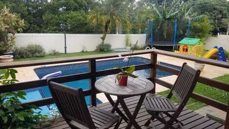 Ampla e acolhedora casa de campo à 40 KM de SP.