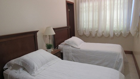 APARTAMENTO SUPER ACONCHEGANTE 5 PESSOAS TV E WIFI -202