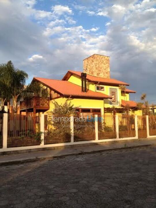 Casa para aluguel de temporada em Florianópolis (Barra da Lagoa)