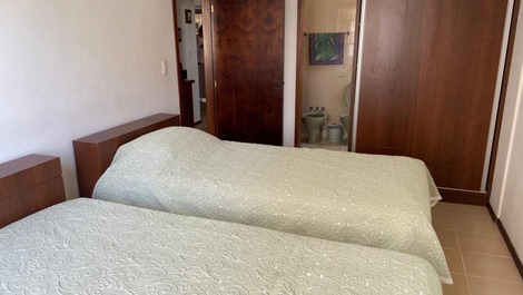 Suíte 1 , cama de viúvo e uma solteiro
