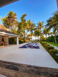 LINDA MANSÃO PÉ NA AREIA - DISPONÍVEL RÉVEILLON