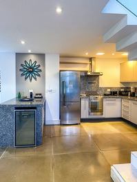 LINDA MANSÃO PÉ NA AREIA - DISPONÍVEL RÉVEILLON