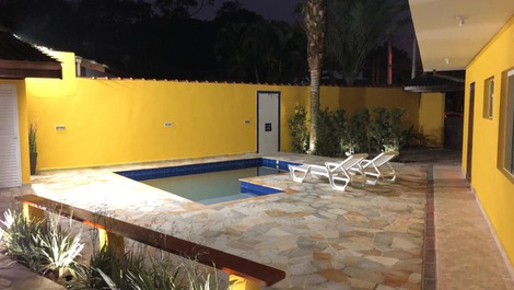 02 C/AIR SUITES, SWIMMING POOL, GUARATUBA BEACH, BERTIOGA, NATURE, QUIET PLACE.