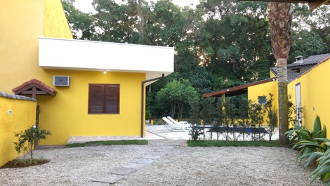 02 C/AIR SUITES, SWIMMING POOL, GUARATUBA BEACH, BERTIOGA, NATURE, QUIET PLACE.