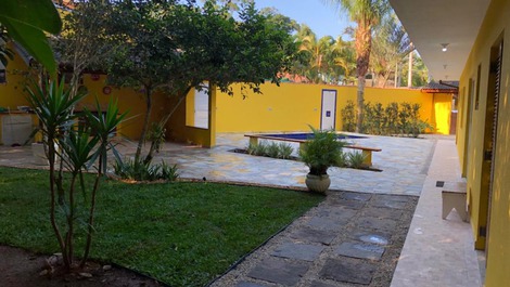 02 C/AIR SUITES, SWIMMING POOL, GUARATUBA BEACH, BERTIOGA, NATURE, QUIET PLACE.