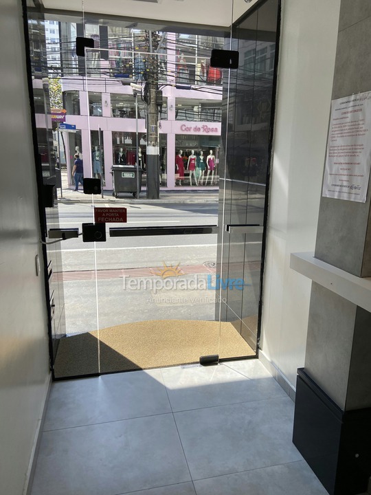 Apartamento para aluguel de temporada em Balneário Camboriú (Praia Central)