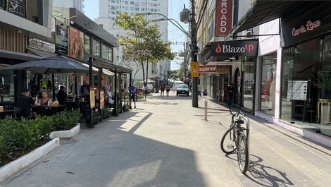 Apto 2 dormitórios com Wi-Fi e ar condicionado