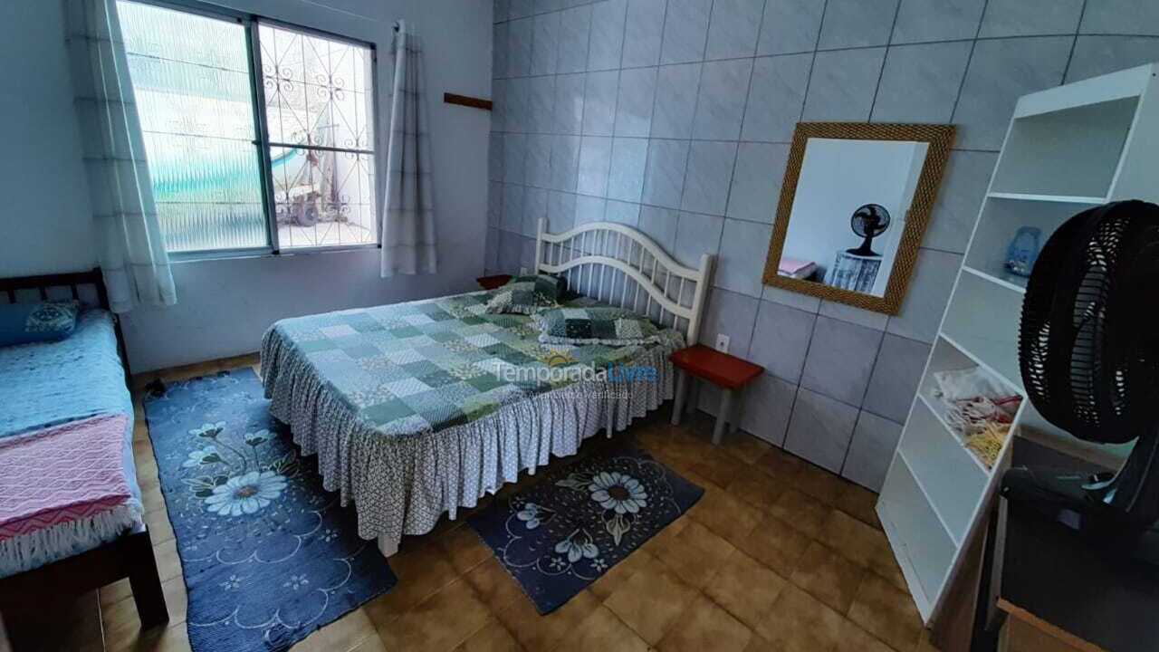 Casa para aluguel de temporada em Palhoça (Guarda do Embaú)