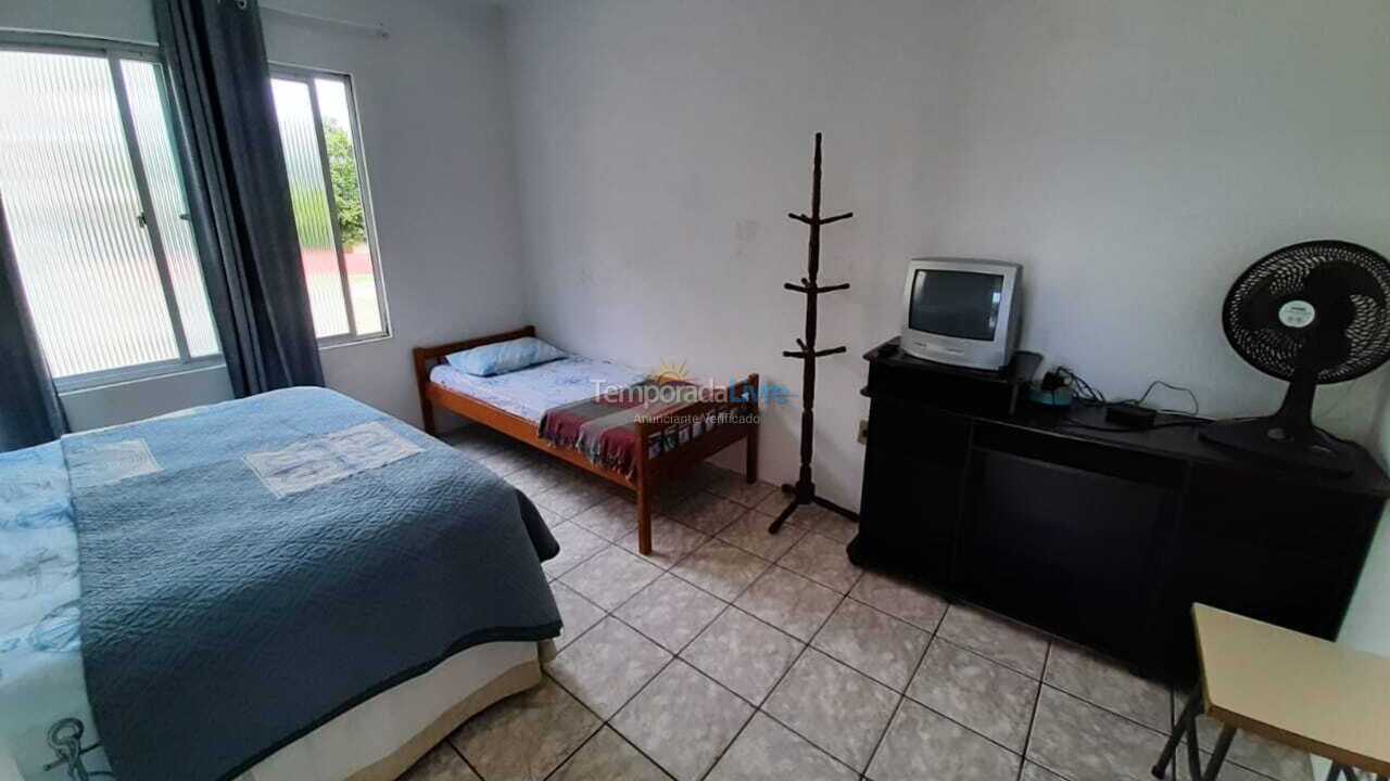 Casa para aluguel de temporada em Palhoça (Guarda do Embaú)