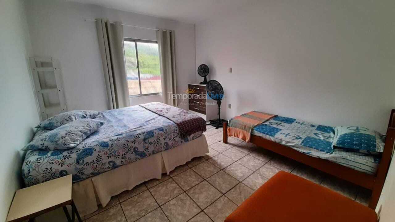Casa para aluguel de temporada em Palhoça (Guarda do Embaú)