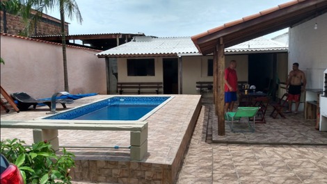 Casa de Praia Aconchegante com Piscina