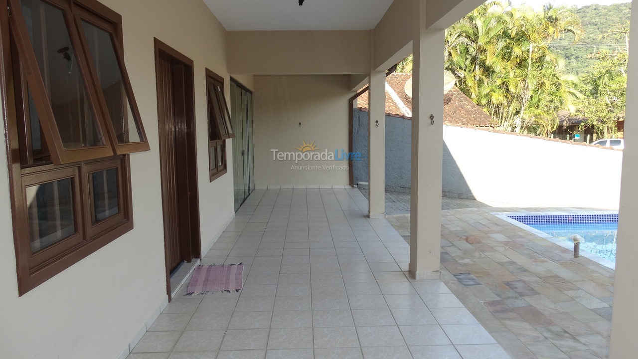 Casa para aluguel de temporada em Ubatuba (Lagoinha)