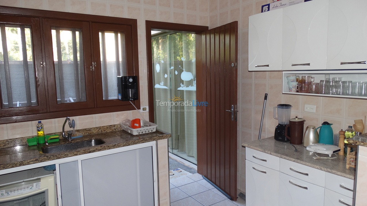 Casa para aluguel de temporada em Ubatuba (Lagoinha)