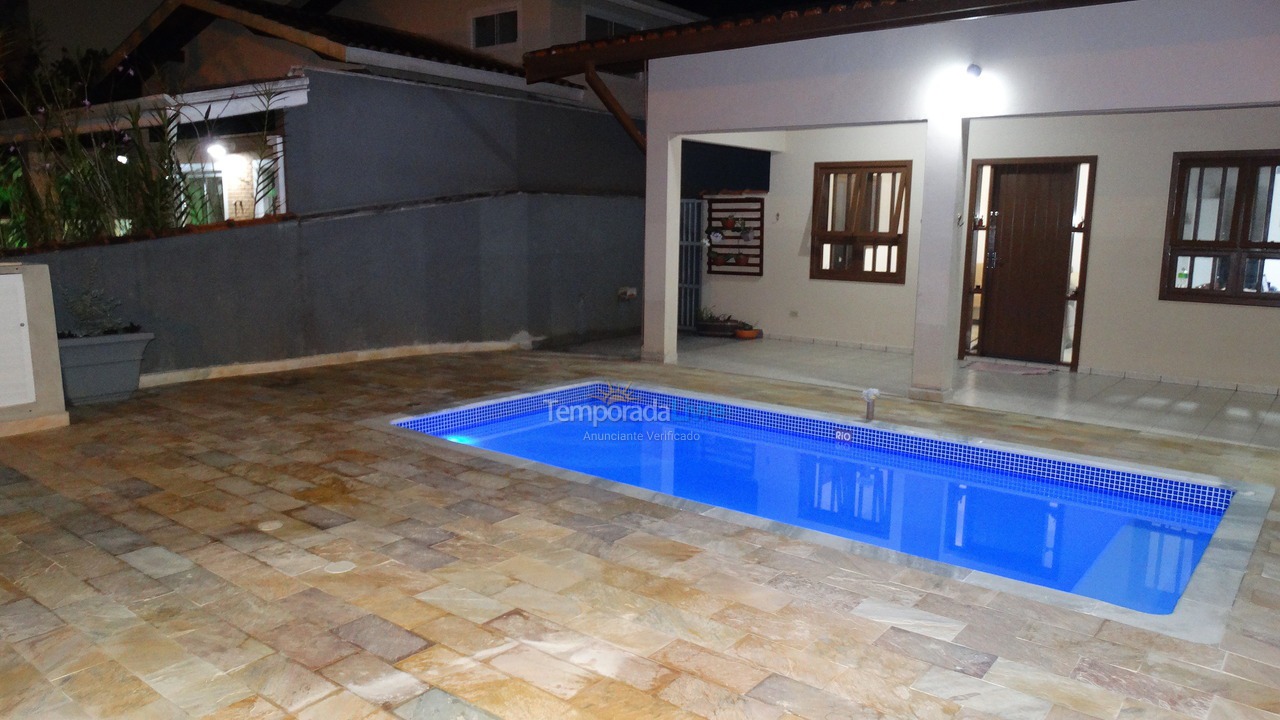 Casa para aluguel de temporada em Ubatuba (Lagoinha)