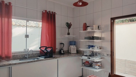 Cozinha completa com utensílios