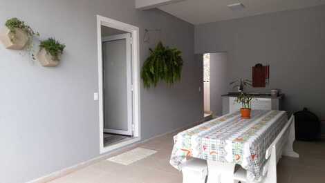 LINDA CASA EM BOMBINHAS