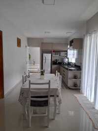 LINDA CASA EM BOMBINHAS