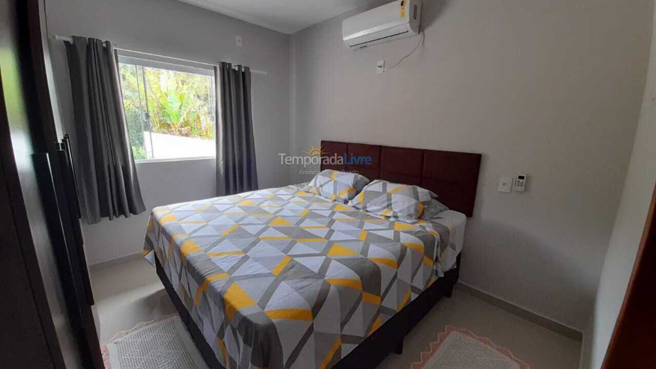 Casa para aluguel de temporada em Bombinhas (Praia de Zimbros)