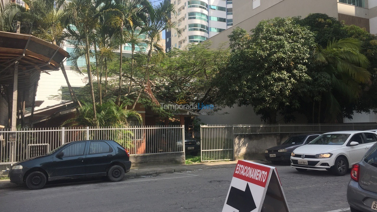 Casa para aluguel de temporada em Itapema (Meia Praia)