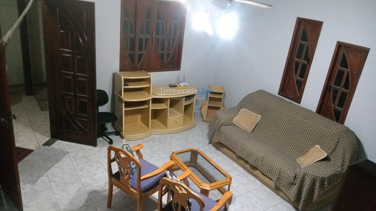 Casa para alquiler de vacaciones em Rio das Ostras (Colinas)