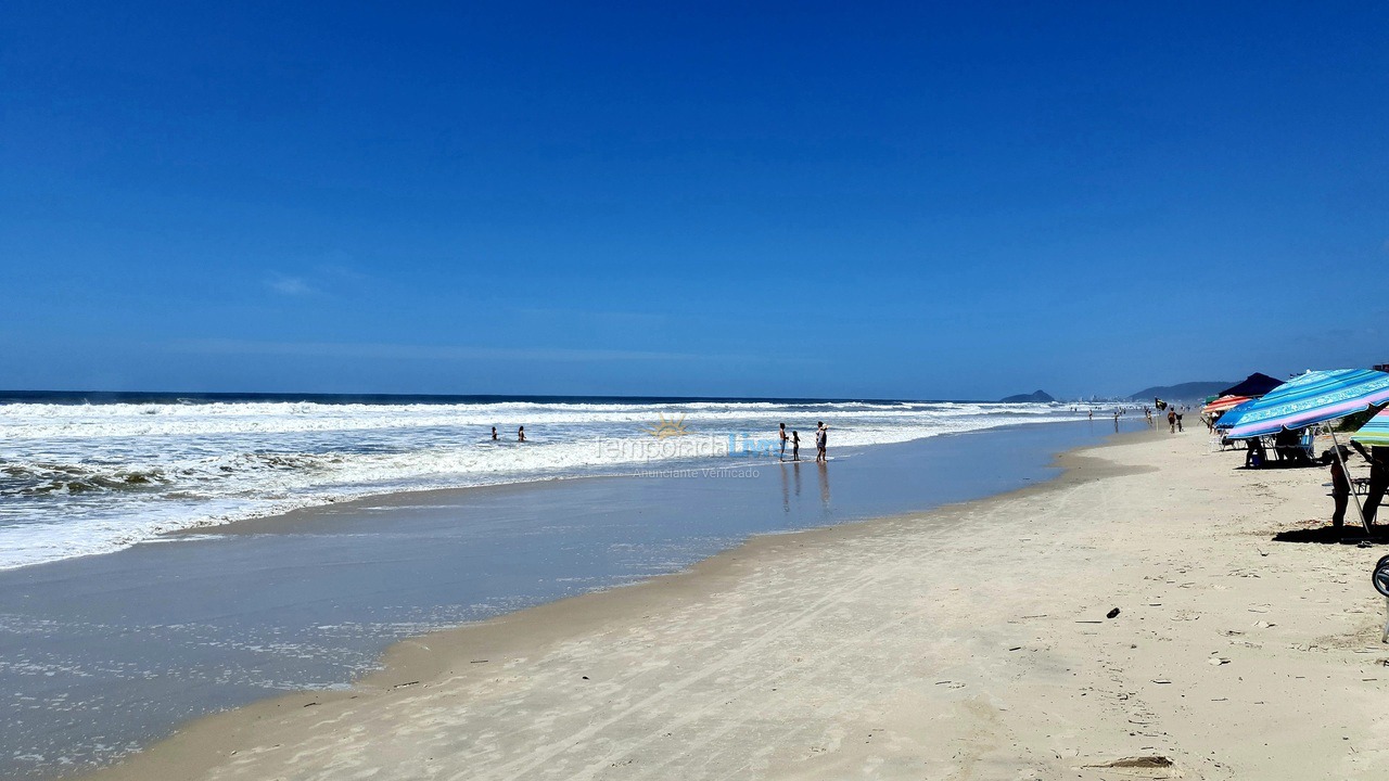 Apartment for vacation rental in Matinhos (Balneário Ipacaraí)