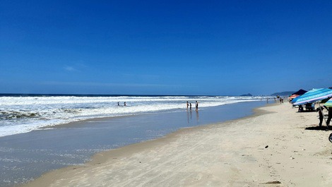 Apartment in Matinhos/PR, Balneário Ipacaraí overlooking the sea.