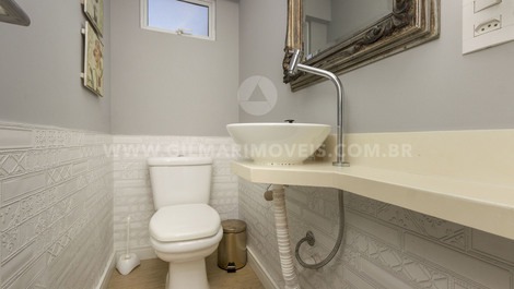 Sobrado Beira Mar em Mariscal com 4 suítes