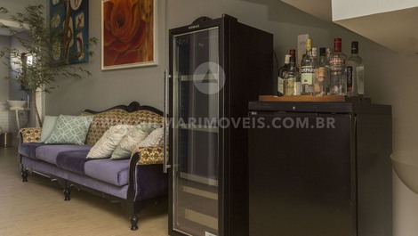 Sobrado Beira Mar em Mariscal com 4 suítes