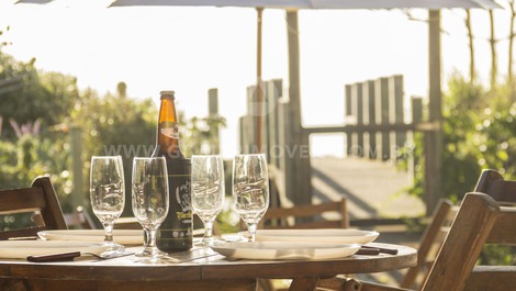 Sobrado Beira Mar em Mariscal com 4 suítes