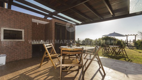 Sobrado Beira Mar em Mariscal com 4 suítes